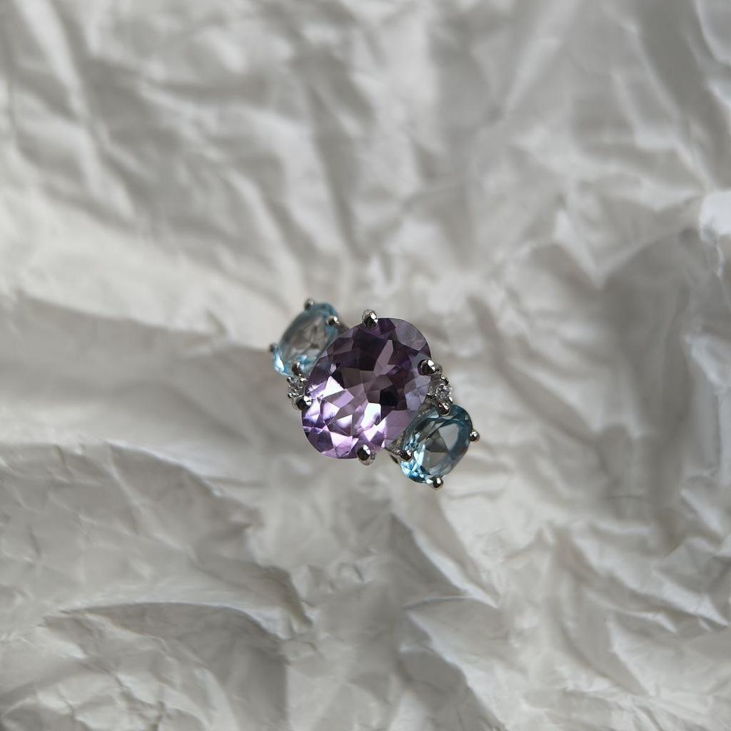 Серебряное кольцо с натуральным аметистом, топазом, вес изделия 5,12 гр (2183532)