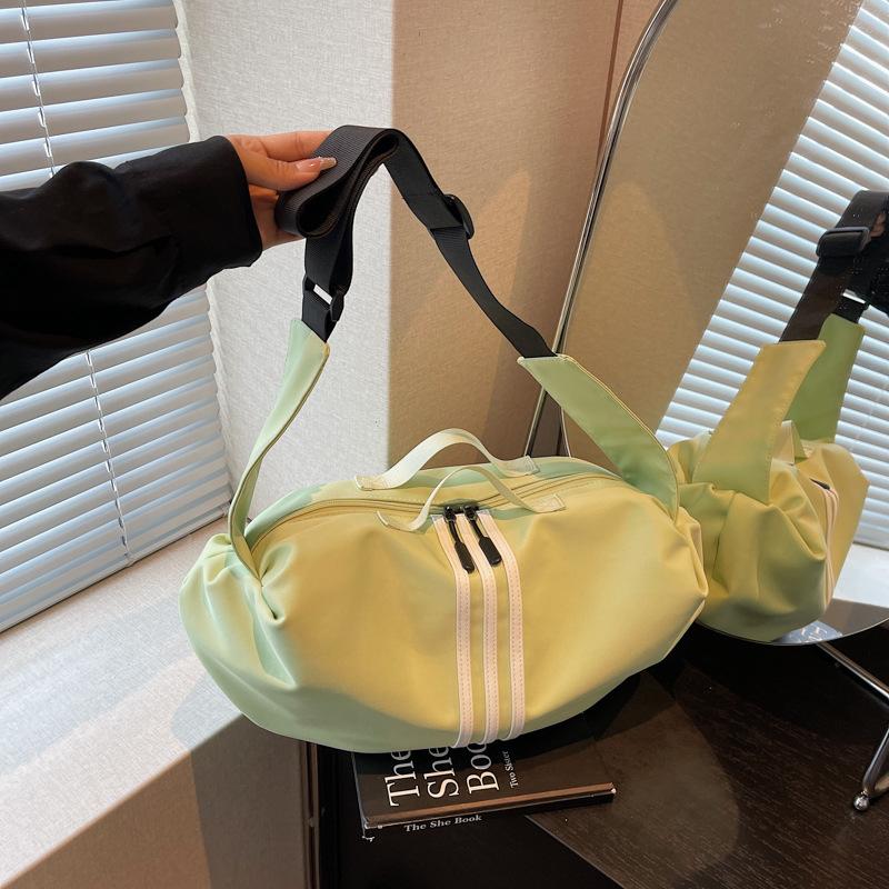 Fashionable striped lightweight women's yoga bag, stylish and versatile handbag, large-capacity casual crossbody gym bag