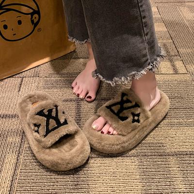 Embroidered Internet Celebrity Slippers Women's Wear 2025 Summer New Super Fire Versatile Retro Comfortable Foreign Hair Drag