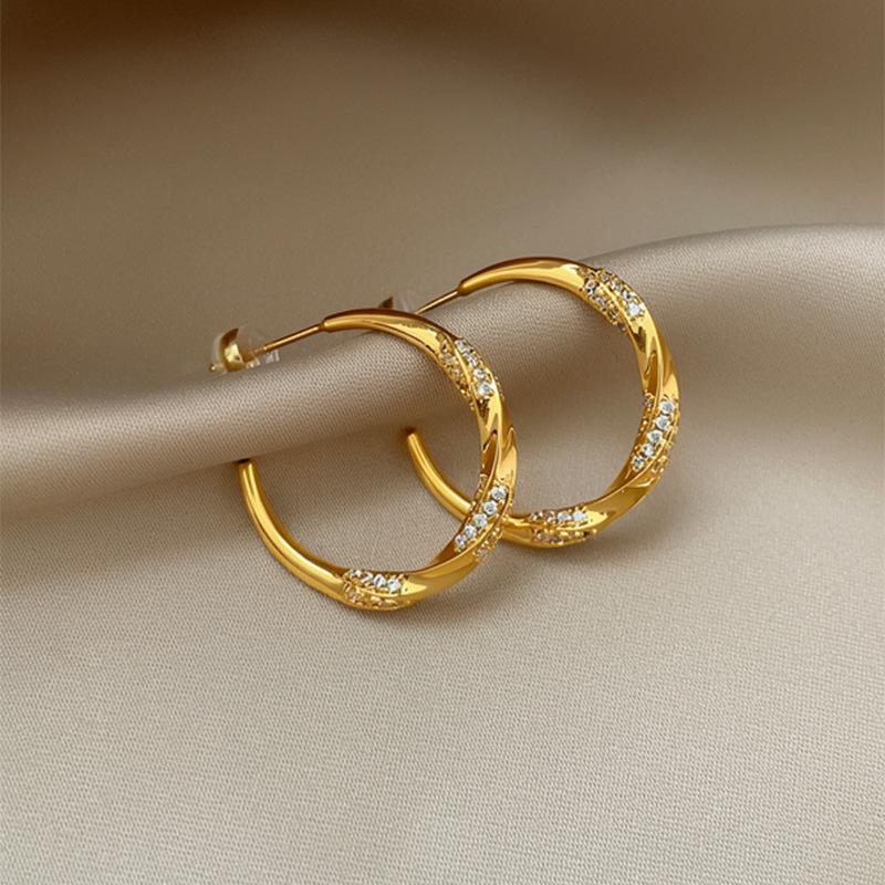 European and American Silver Needle Zircon Twisted C-shaped Stud Earrings Retro Fashion Exquisite Earrings Light Luxury High-end Earrings Women