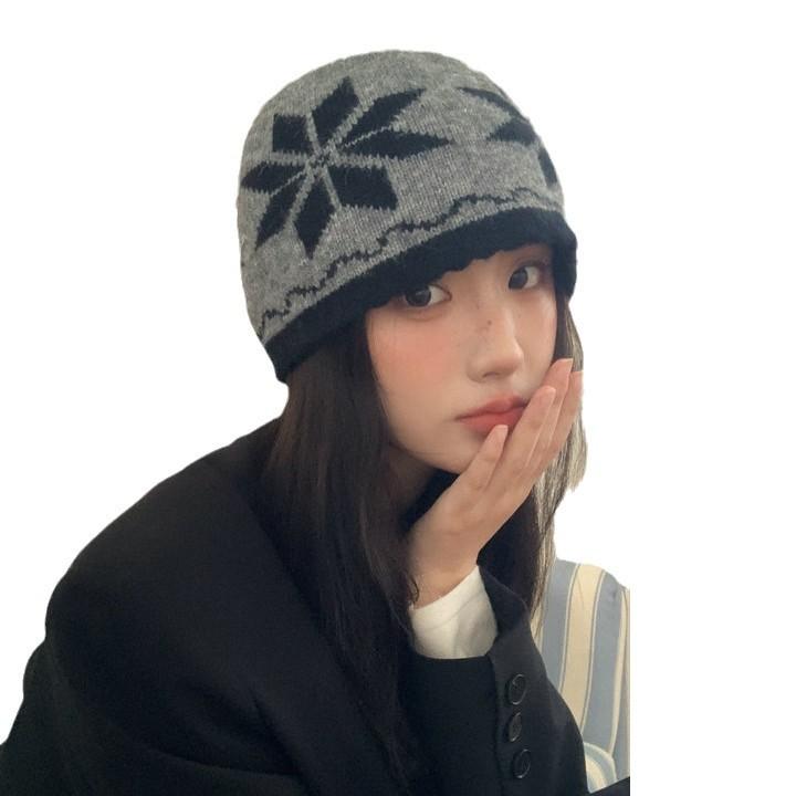 Retro big snowflake jacquard knitted pullover hat autumn and winter atmosphere warm versatile cold hat fashion wool hat