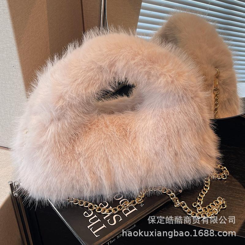 Plush Bag Women's Large Capacity 2025 New Autumn and Winter Casual Shoulder Handbag Fluffy Commuter Dumpling Bag