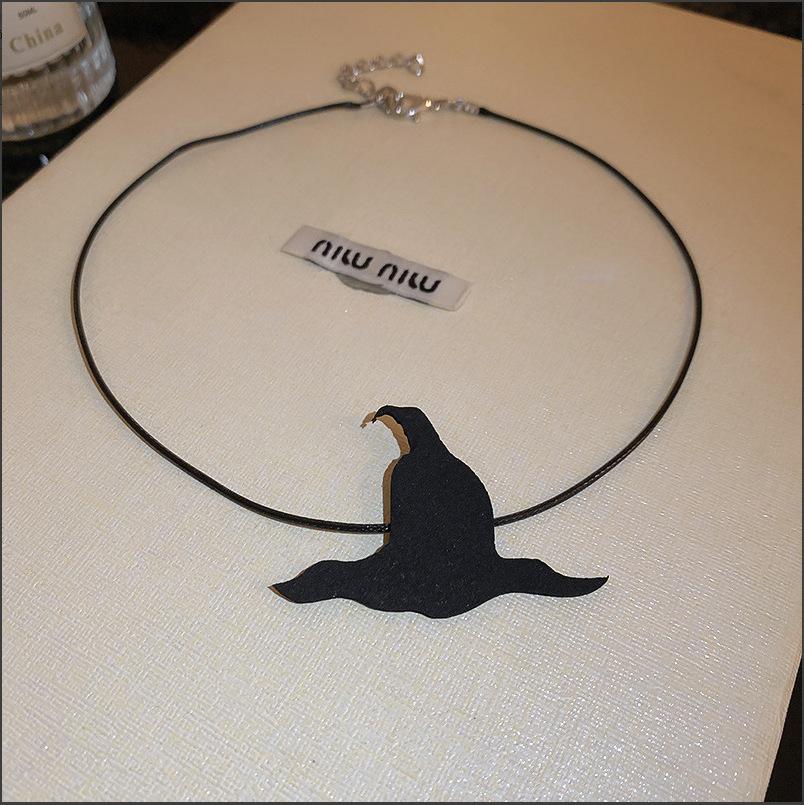 European and American exaggerated diamond-set love water drop fringe necklace design sense collarbone chain bridal temperament item decoration
