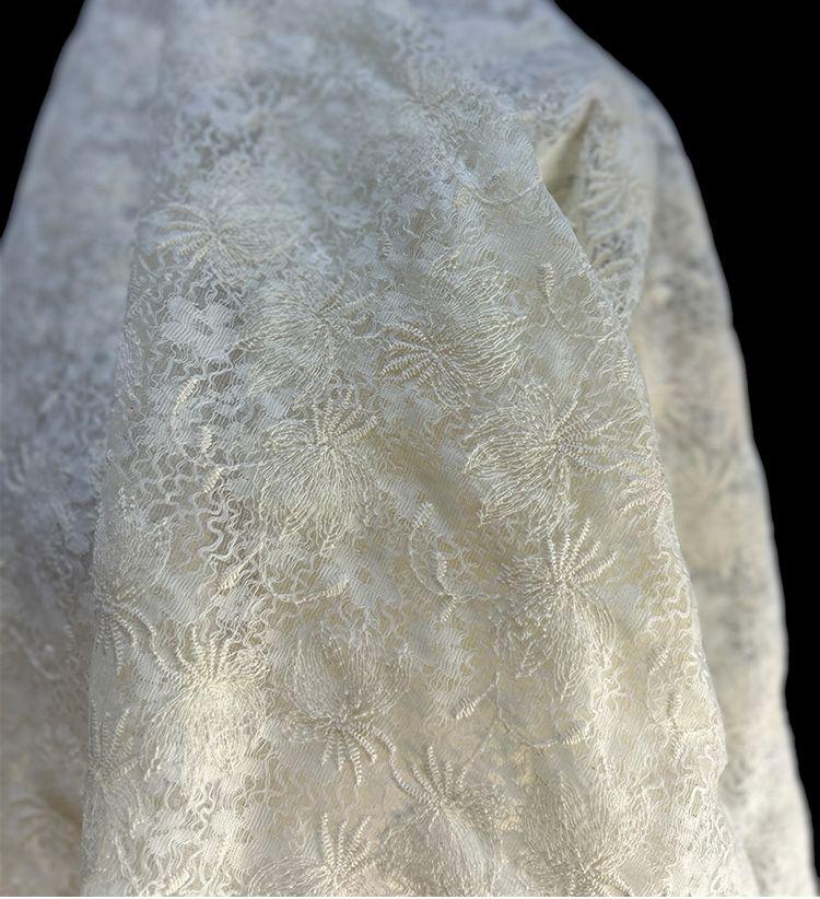 Original High-end Custom-made Heavy-duty Vintage Embroidery Lace Fabric Suitable for Wedding Dresses Formal Gowns