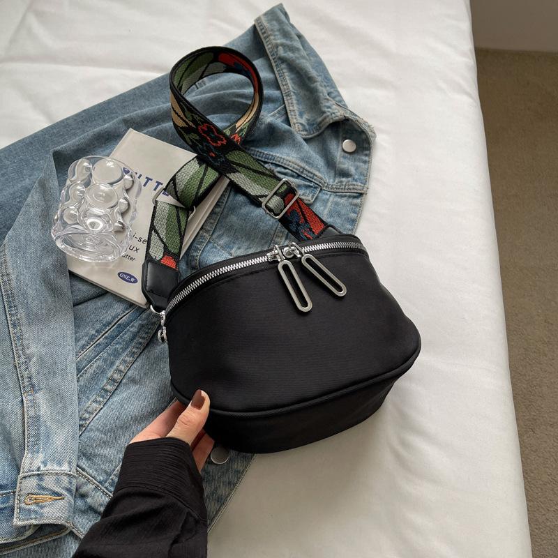 

Повседневная универсальная сумка-мессенджер 2025 новая широкая плечевая лямка трендовая текстура наплечная сумка студенческая для улицы путешествий для поездок на работу