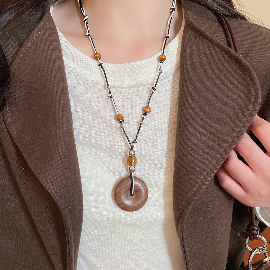 Wood chips irregular round square pendant necklace retro ethnic style collarbone chain design sense sweater chain women