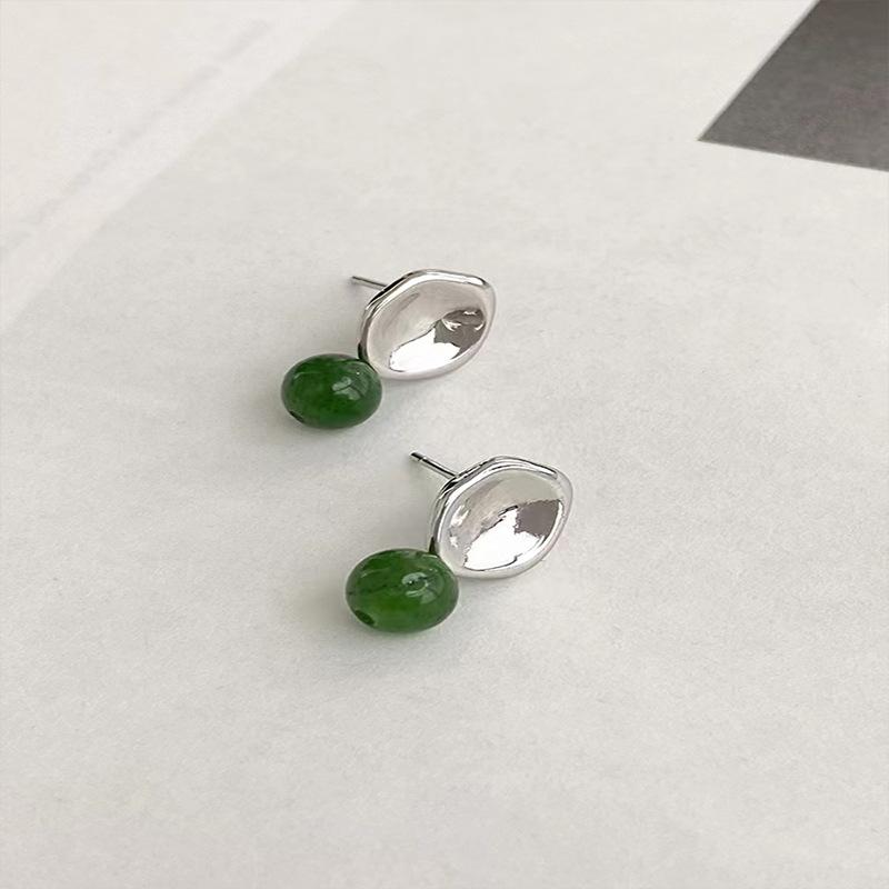 

Новые серьги с зеркальным лицом, новые серьги с китайским зеленым жемчугом, персонализированные универсальные модные серьги