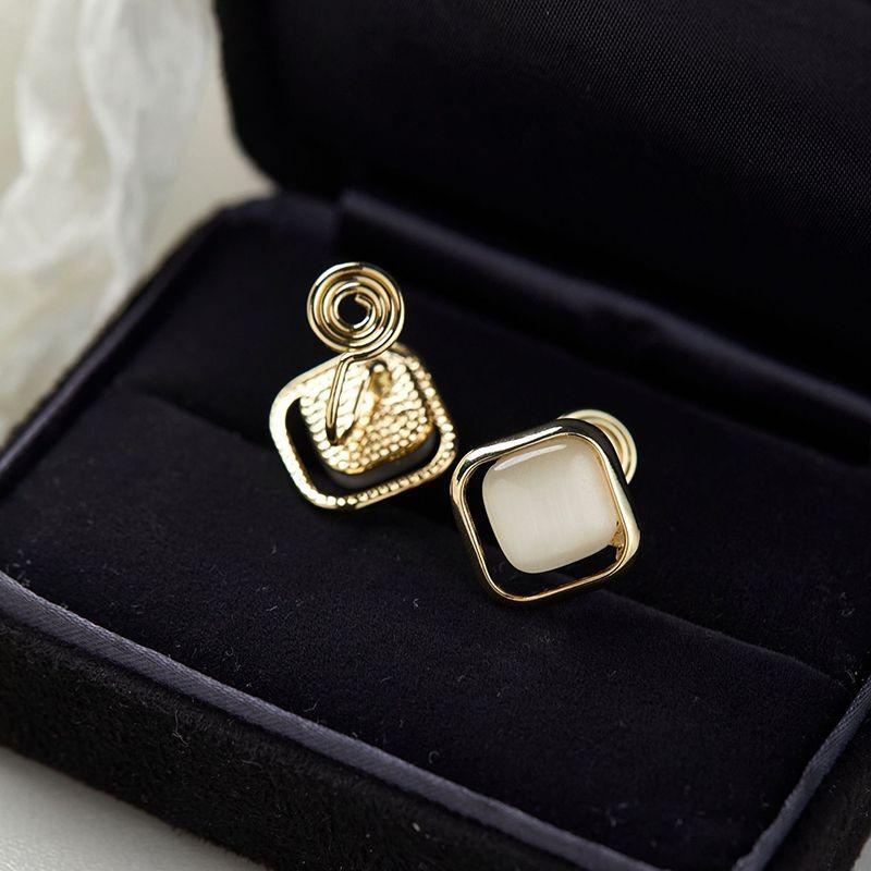 Cat's Eye Gold Stud Earrings – Versatile, High-End Fashion Ear Clips for Women