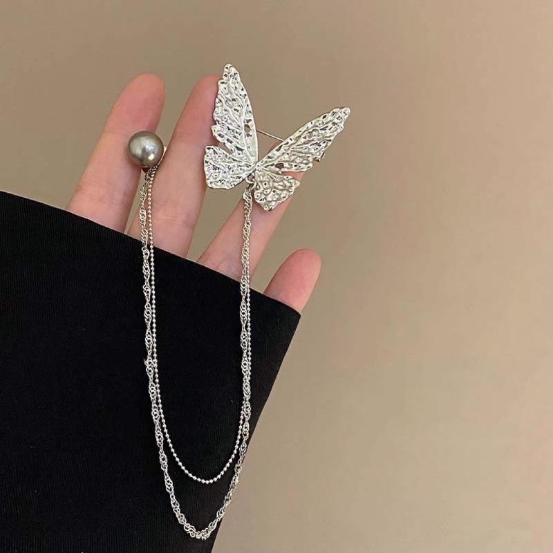 High-Grade Butterfly Faux Pearl Brooch - Niche Design Light Luxury Lapel Pin Suit Anti-Exposure Jewelry Gift for Women Supplies