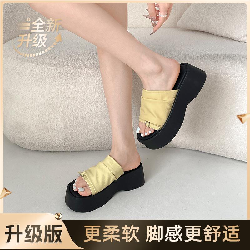 Gu Yun dopamine cool slippers heightening casual sandals women's platform versatile beach shoes outer wear pleated one-word slippers