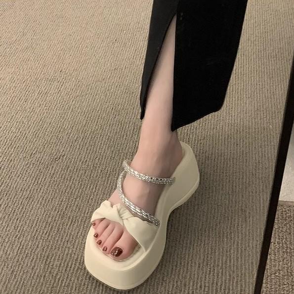 Fairy Style Beautiful Slippers Women's Summer Wear 2025 New French Temperament Rhinestone Thick-bottomed Beach Cool Slippers