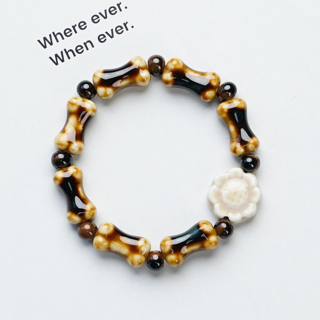 The new ceramic beaded bracelet is a small fresh live broadcast, and the manufacturer travels in summer.