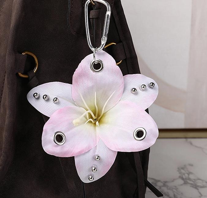 Creative Simulation Flower Bag Pendant Exquisite Phalaenopsis Orchid Lily Keychain Backpack Decoration Accessories Gifts