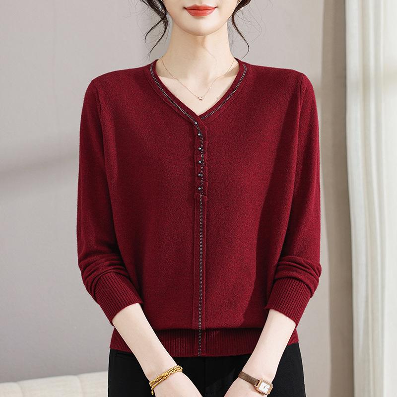 1011 New V-neck knitted sweater women's foreign versatile long-sleeved large-size mother outfit slim temperament bottoming shirt