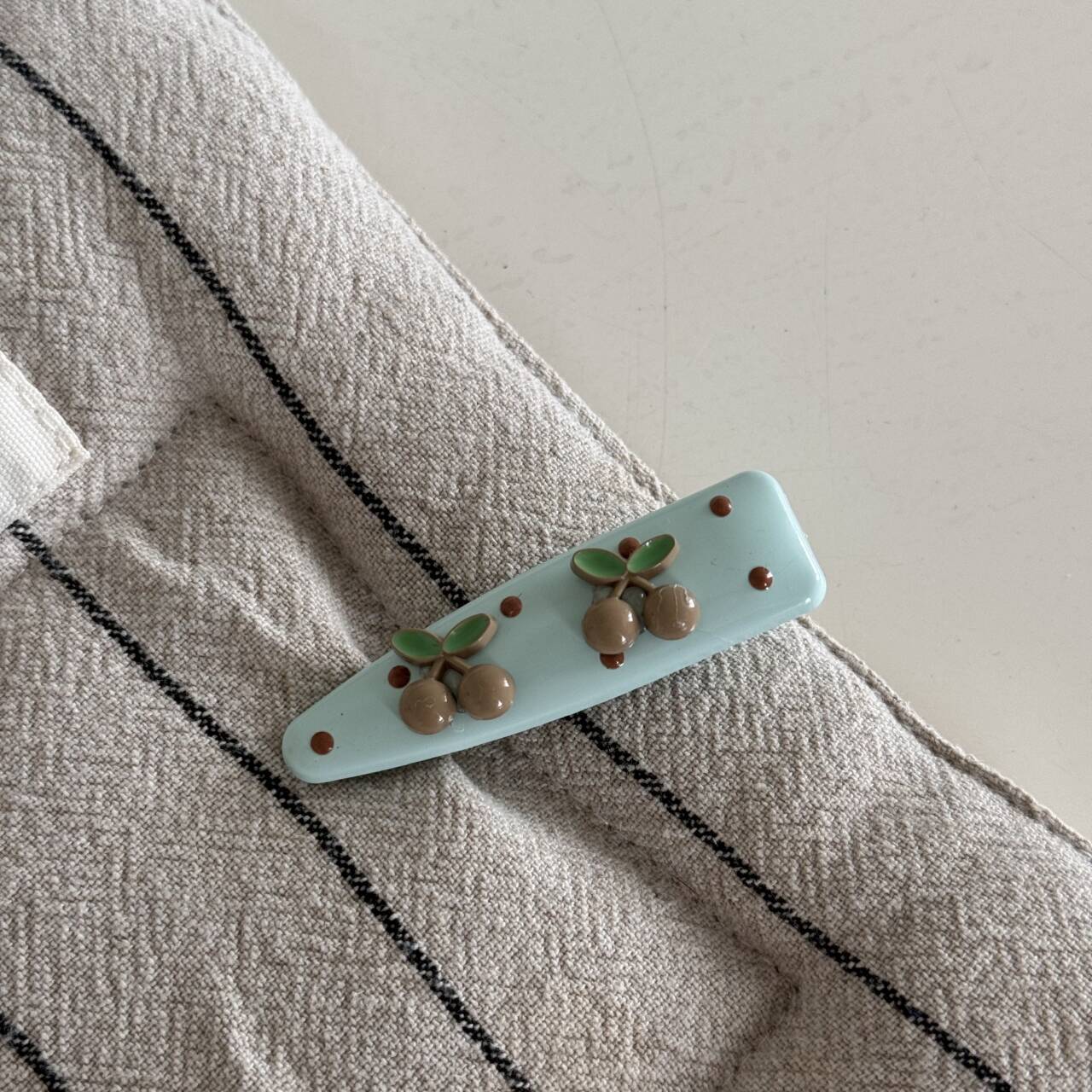 

Кофейная вишня в горошек Мятно-зеленая заколка для волос Сладкая и милая заколка для челки Боковая заколка Аксессуары для волос Заколка-уточка Новинка