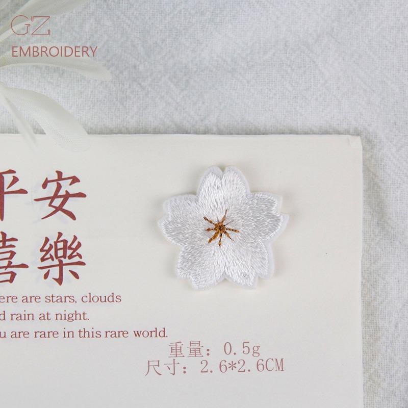 

Красивая вышивка Цветок персика Цветок сливы Цветок вишни Тканевая нашивка DIY Украшение для одежды Хан Нашивка для приклеивания утюгом 1pcs белый