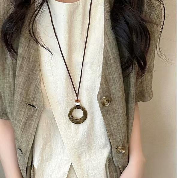 New Chinese Retro Popular Ethnic Style Necklace Women's Versatile Niche Long Sweater Chain High-end Simple Accessories