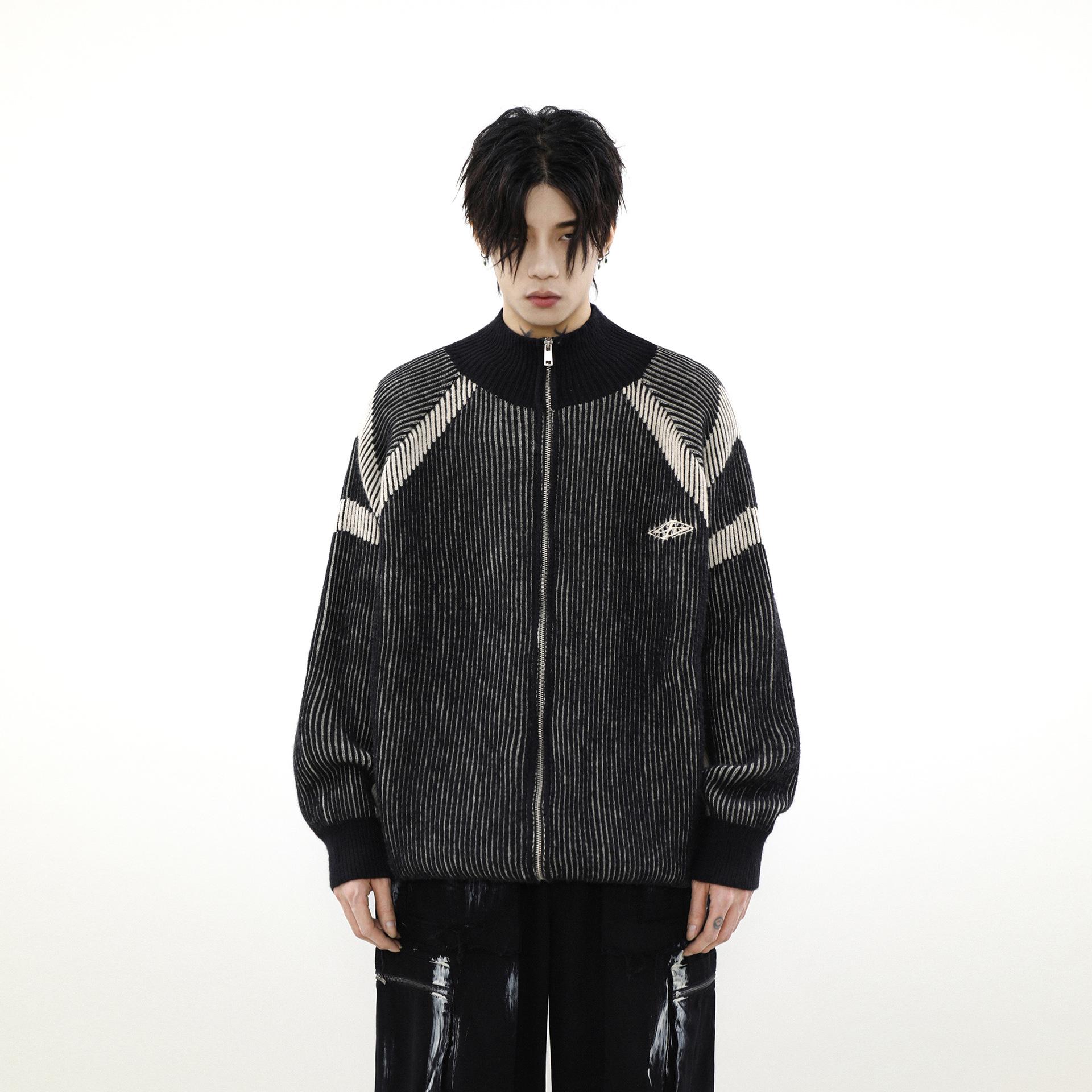 

Американский ретро полосатый кардиган с высоким воротником для мужчин - Контрастный цвет, вязаный дизайн, и идеально подходит для пар. M