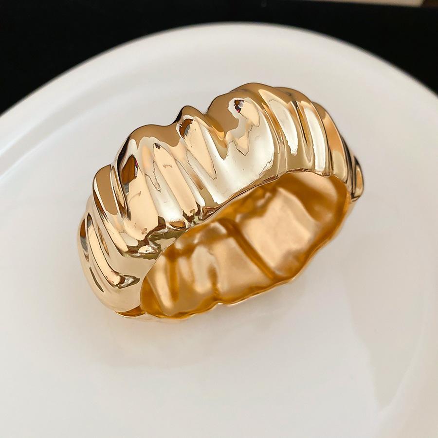 European and American Beige Irregular Geometric Resin Bracelet Light Luxury Temperament Bracelet Retro Exaggerated Jewelry Women