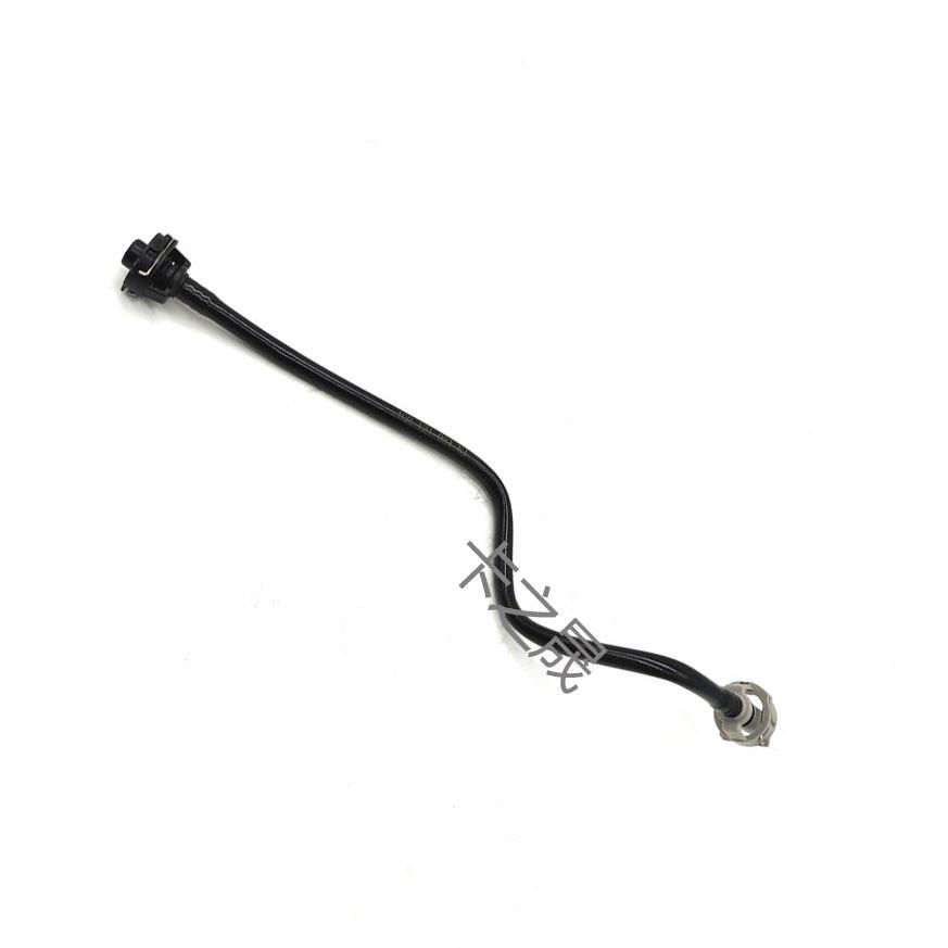 Volkswagen Phideon Auxiliary Water Tank Vent Return Hose 4G0121081EJ/4G0121081CT