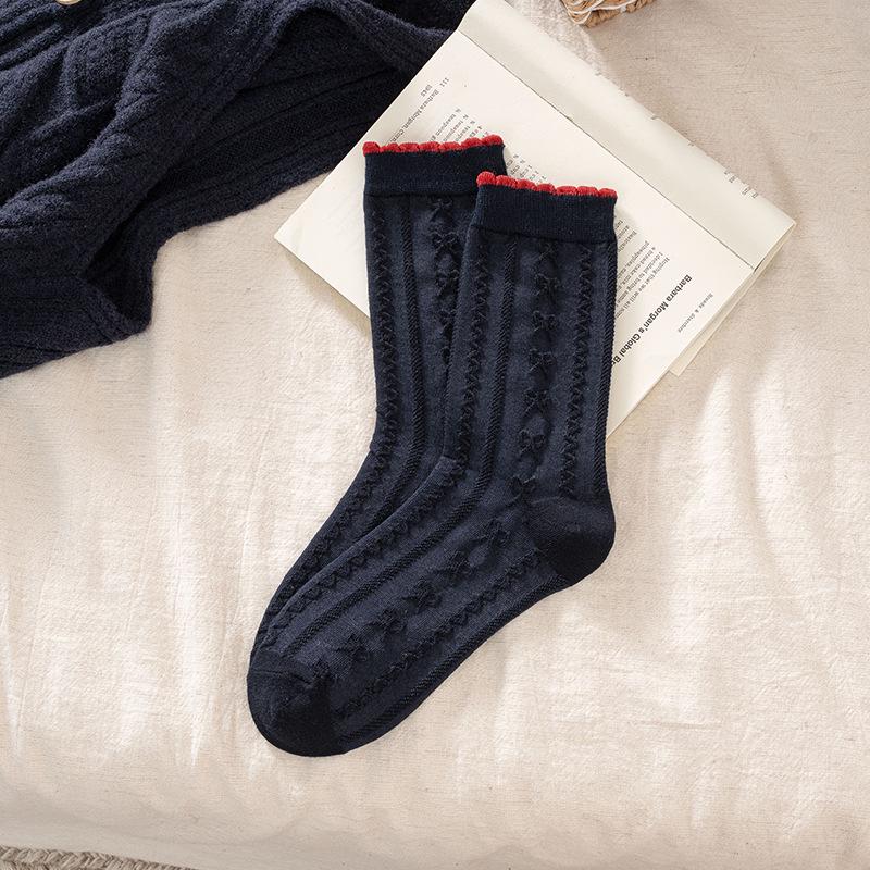 Damen Retro Kirsche gekämmte Baumwolle Mid-Calf Socken mit gestreifter Spitzenrüsche - Herbst/Winter Japanischer Stil.