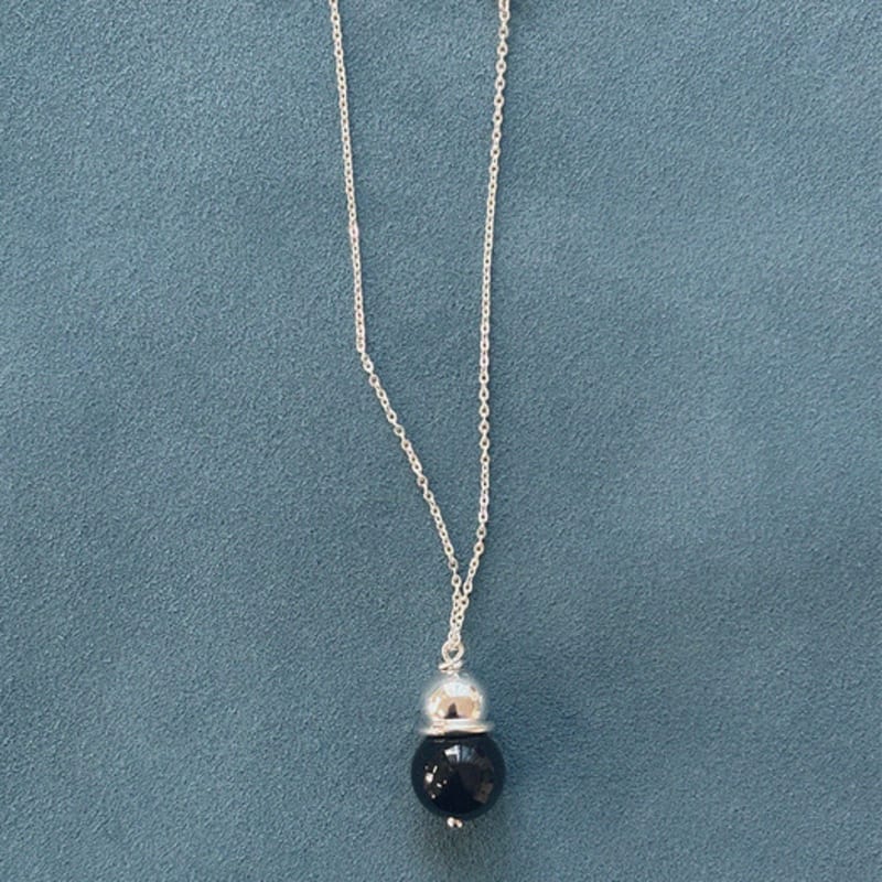 neateun Huea Necklace (black)