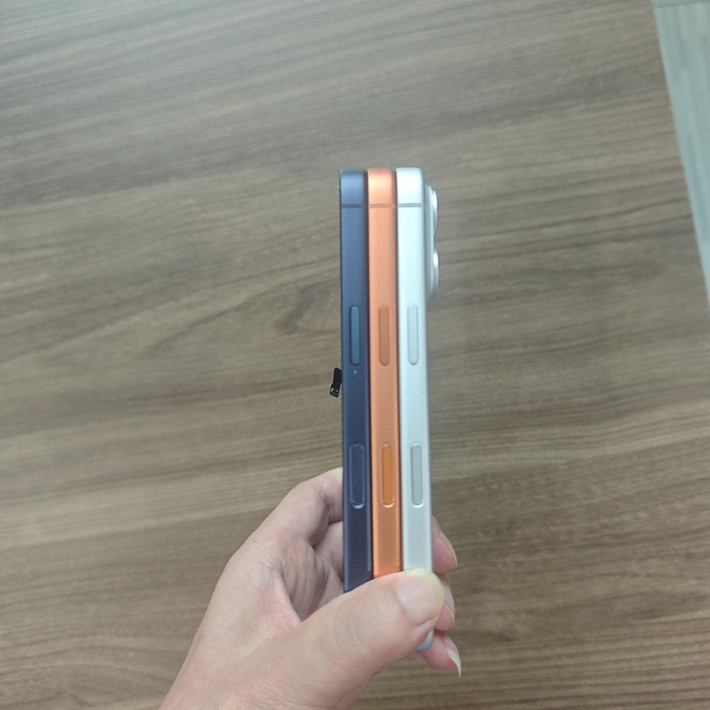 Zadní kryt pro iPhone 14 Pro až 17 Pro Předinstalované tlačítka Střední rámeček Kryt 14Pro Přestavba na 17Pro + Zásobník na SIM kartu + Flex