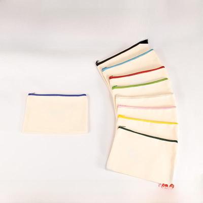 Kreatives Federmäppchen aus Canvas mit Reißverschluss und individueller Kosmetik-Clutch