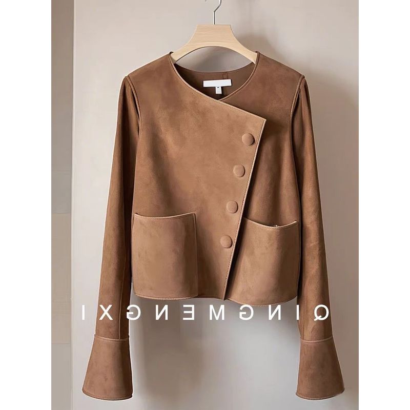 

Укороченное пальто верблюжьего цвета из замши в элегантном ретро-стиле в корейском стиле с хвостиком сзади для женщин. Западный стиль. Молодежный вид. Легко сочетается с топами. CAMEL M