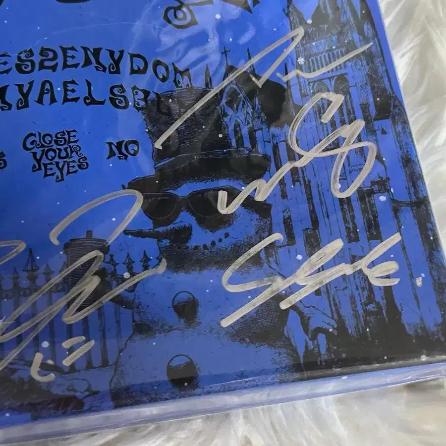 Close Your Blue-Eyes Toon Dragon CYE Clyua Autographed Album