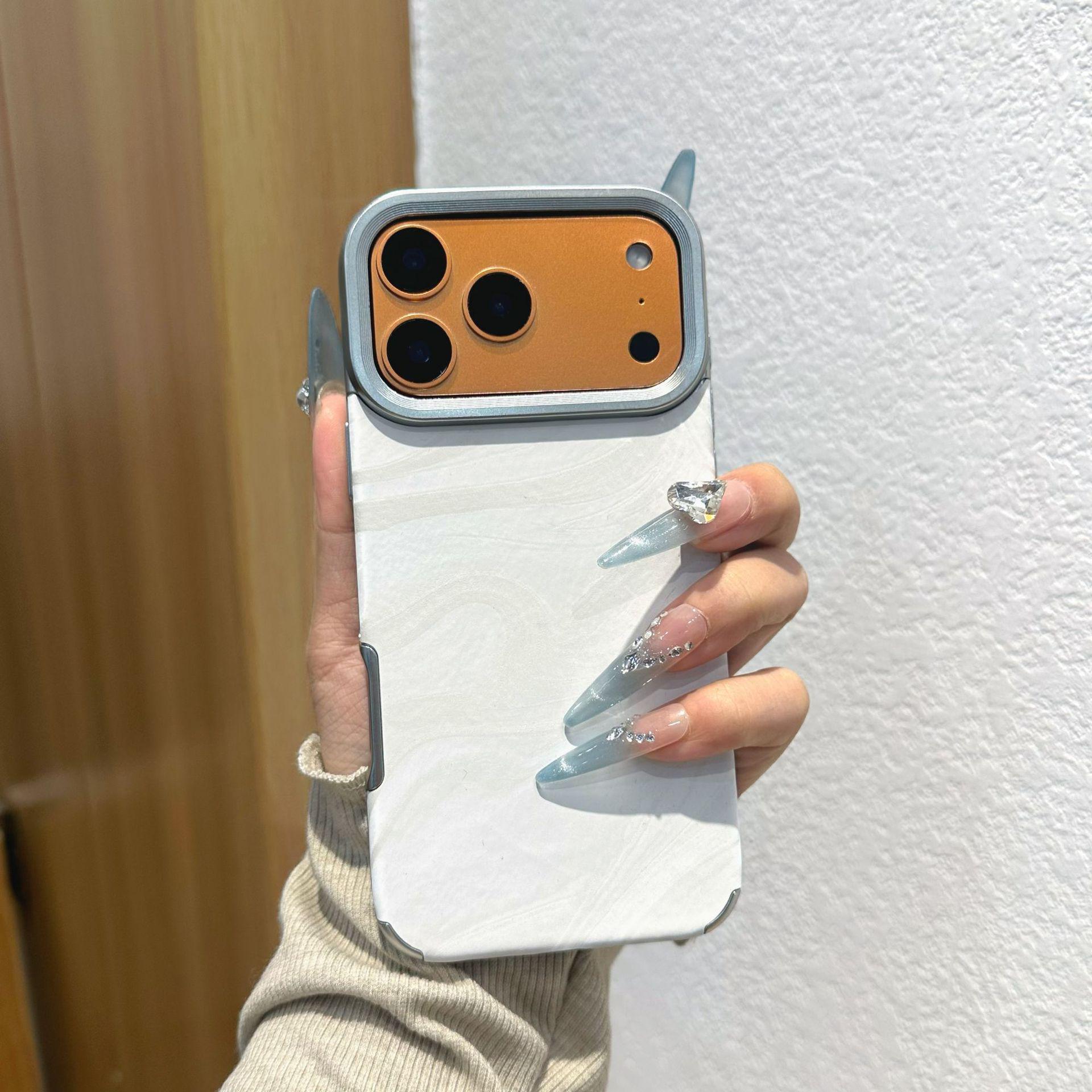 

Трендовый чехол с волнистым узором и большим отверстием для Apple 17 Pro Max - Креативный защитный чехол для моделей 16/17 и 11/12 iPhone 14 Plus