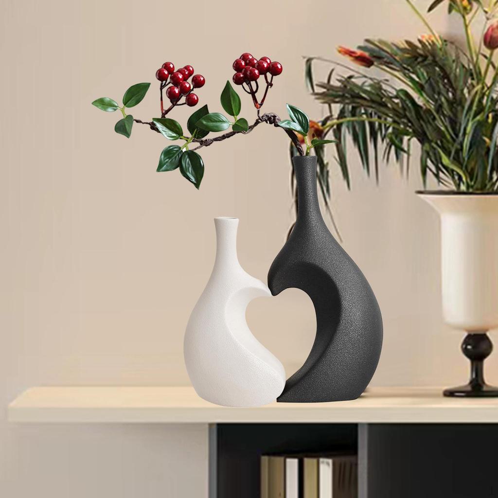 Abstraktní váza na květiny ve tvaru srdce pro dekoraci kanceláře a jídelního stolu