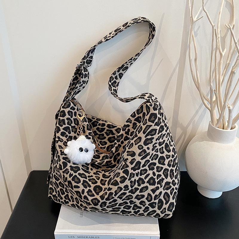 

Crossbody bag niche casual tote bag women large capacity shopping shoulder bag lazy trend Without pendant хаки