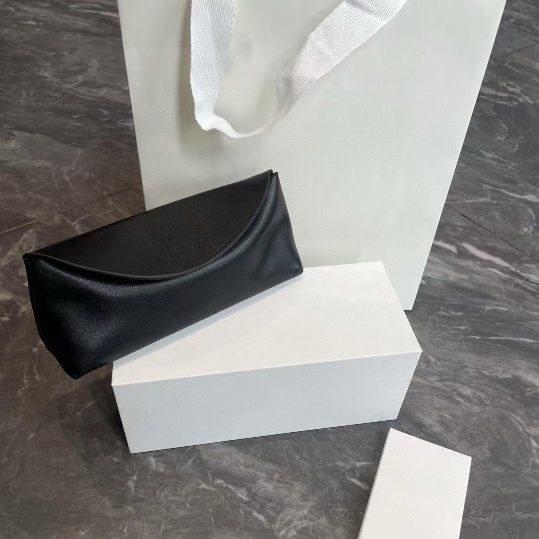 

Високоякісний чохол для сонцезахисних окулярів Тріумфальна арка: Стиль Miu Miu від Ян Шуліня