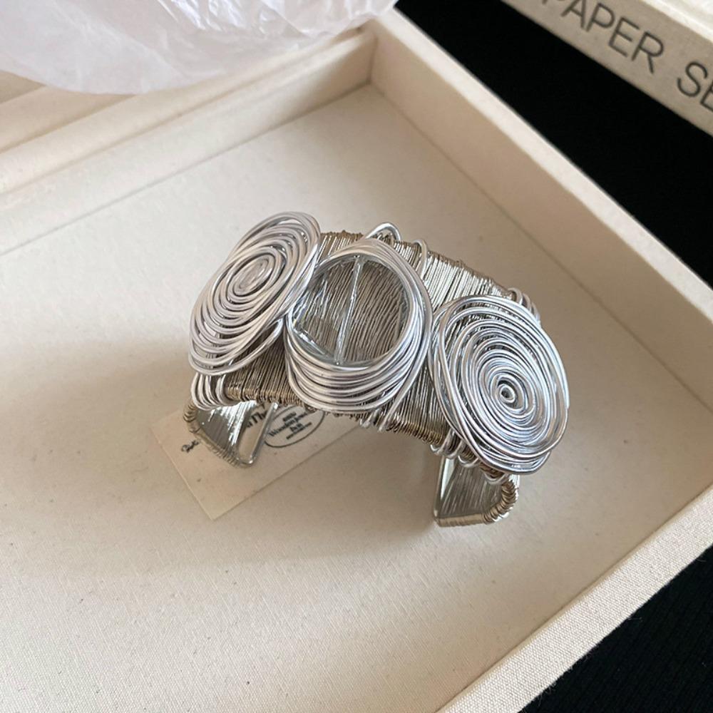 European and American Simple Bracelets, Arm Rings, Niche Cold Wind Temperament Bracelets, High-end Sense and Versatile Jewelry.