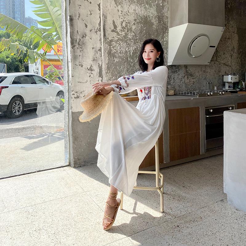 Ethnic Lijiang Dali Embroidered Long Vacation Dress for Women - Slimming Thailand Beach Style (F647)