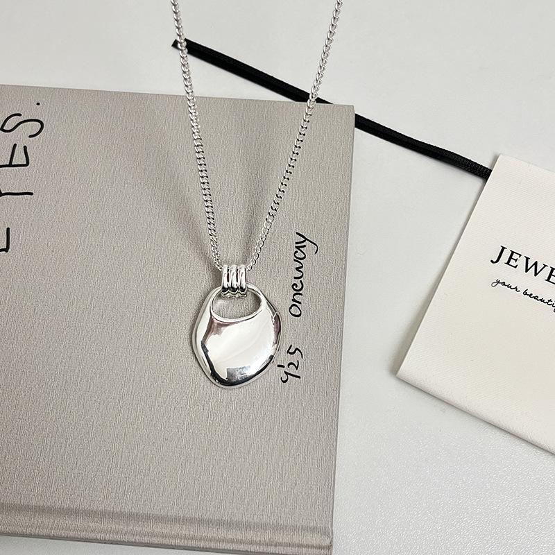 Women Ins Style Light Luxury Long Saddle Pendant Sweater Necklace