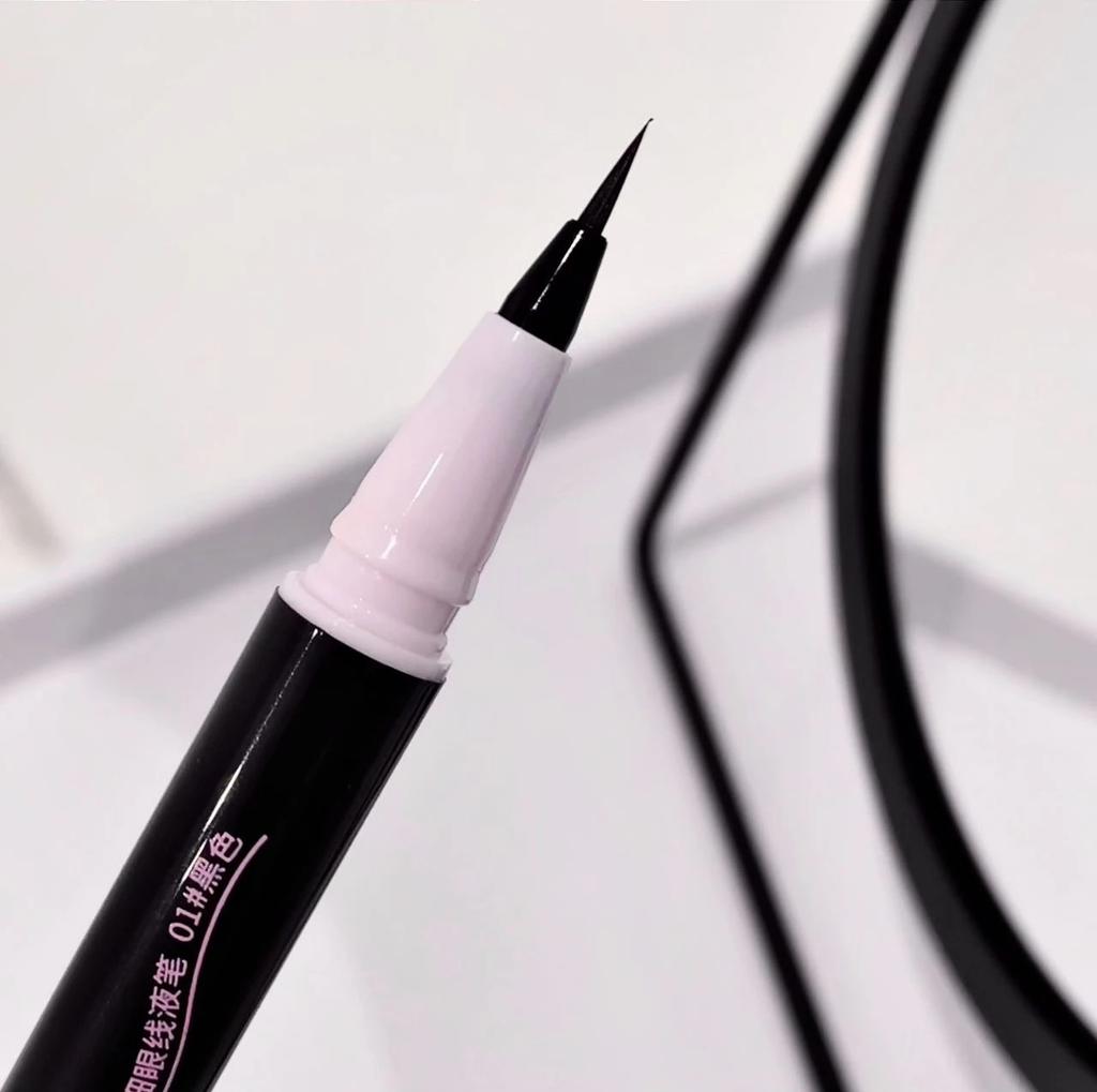 0,05 mm Eyeliner Flüssigstift Matt Geschmeidig Schnelltrocknend Wasserfest Ultradünner Eyeliner Unterwimpernstift Wischfest Koreanisches Make-up