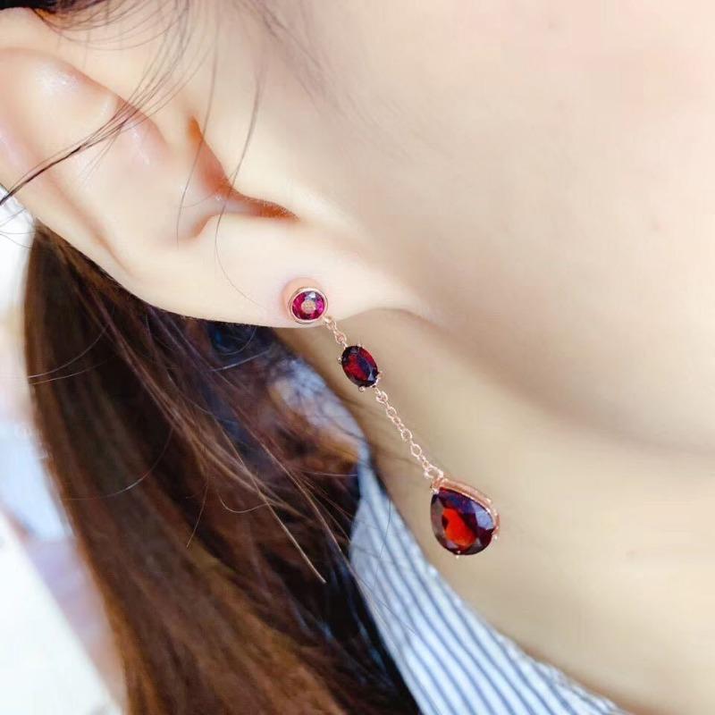 Klassische Luxus Rubin Ohrringe für Damen Lange Quaste Wassertropfen Roter Edelstein Hängeohrringe Chinesischer Stil Bankett Hochzeitsschmuck