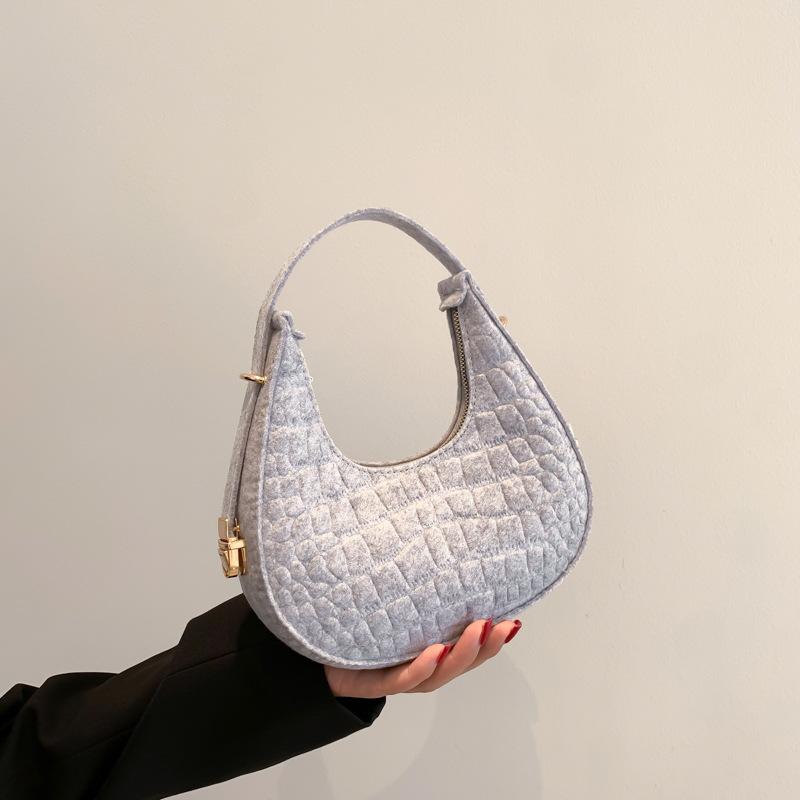 

Маленькая сумка Niche design, женская, весна 2024, новая, модная, однотонная, через плечо, подмышечная сумка, повседневная, простая, в форме полумесяца серый