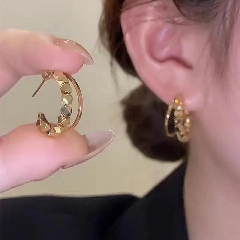 Fashion light luxury simple earrings women's silver light luxury high-end small earrings niche design trendy cool earrings