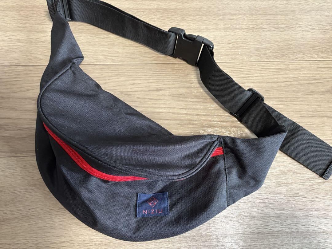 

[USED] NiziU body bag