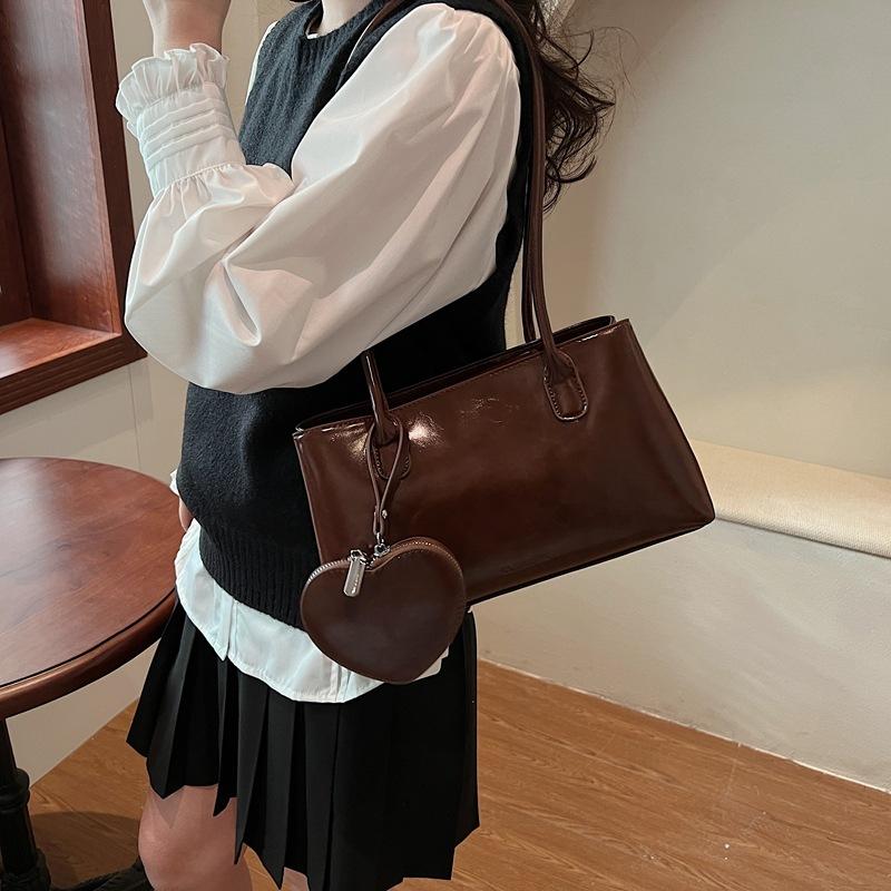 Premium sense 2025 new women's bags niche texture retro love pendant accessories