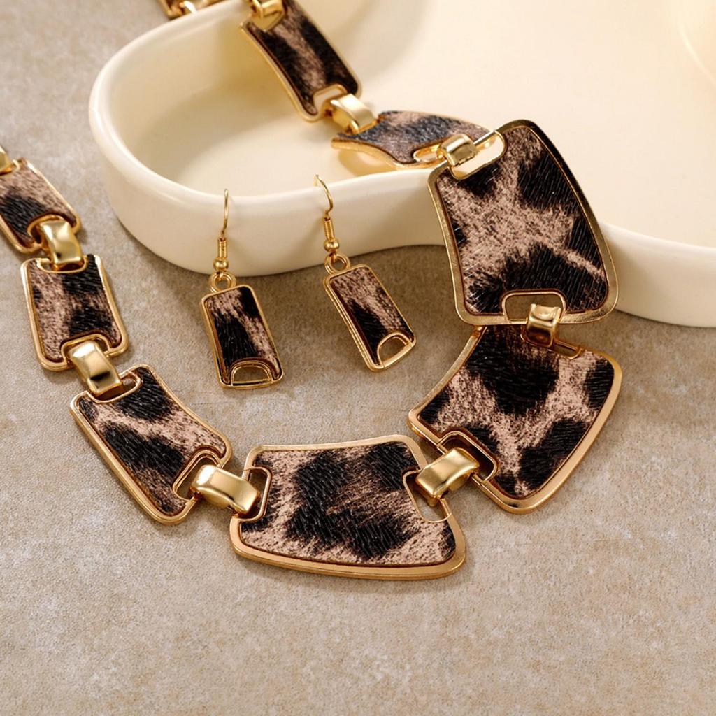 Set di Gioielli Stampa Leopardo Vintage per Donna Collana Girocollo a Catena Metallica Orecchini Pendenti Accessori per Collo e Orecchie con Stampa Animale Retro per Uso Quotidiano e Feste