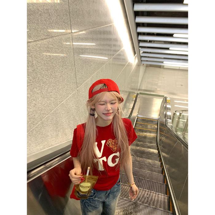 

Женская хлопковая футболка в стиле ретро с принтом пиццы, облегающего кроя, с коротким рукавом, 2025 Extra Large вино красного