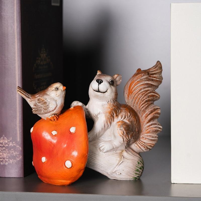 Garden Squirrels Bird On Mushroom Statues Resin Animal Figurines for Outdoor Lawn Garden Decors Table Centrepieces