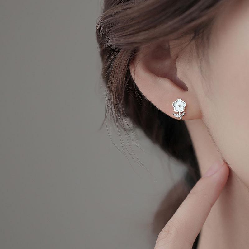 Kolczyki w kształcie kwiatów Niszowy design Lekko luksusowe kolczyki dla kobiet Nowe modne kolczyki wiosenne