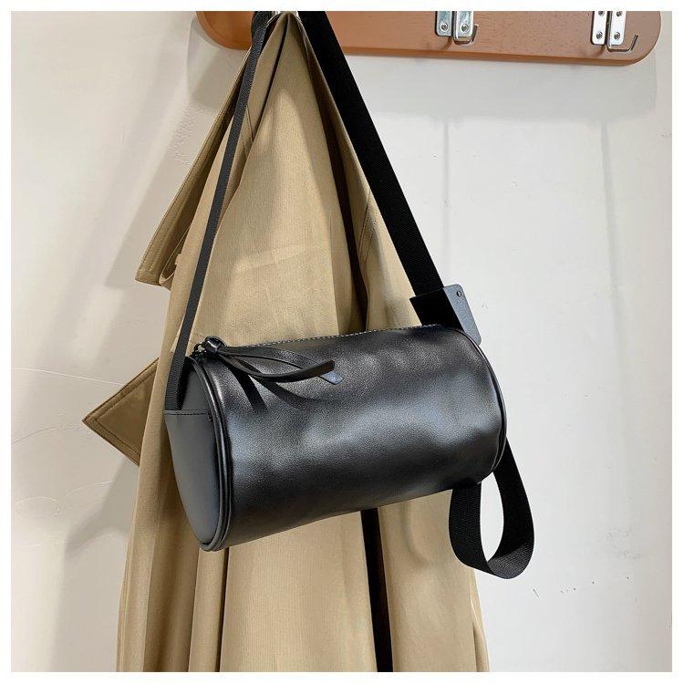IELGY Casual Soft Leather Men's and Women's Street Shoulder Dimple Bag