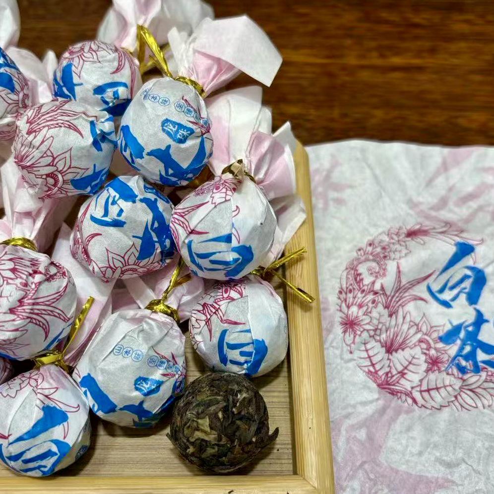 Assorted Mini Tea Cakes: 40 Varieties of Yunnan Pu-erh, Ripe, Glutinous Aroma, White, and Black Tea