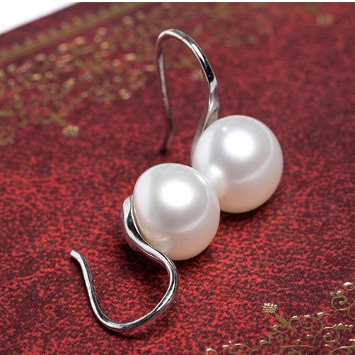 Fresh And Simple Small Fragrant Pearl Earrings, Classic Fashion And Elegant Temperament, Niche High-End Light Luxury Earrings